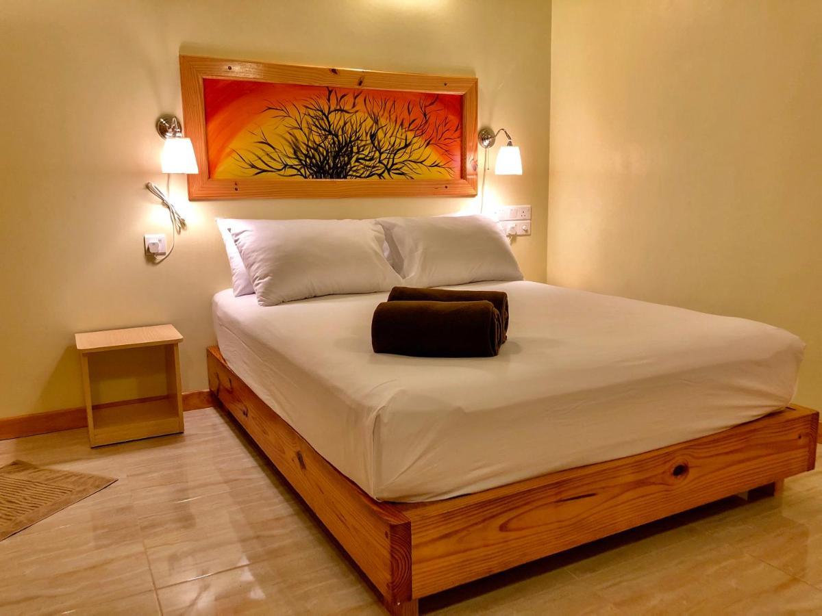 Royal Reef Stay Mathiveri Bagian luar foto